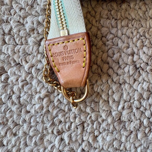 Louis Vuitton Damier Azur Pochette - Picture 4 of 14